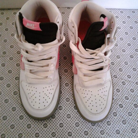 Nike high top shoes - Size 8 - Picture 2 of 7